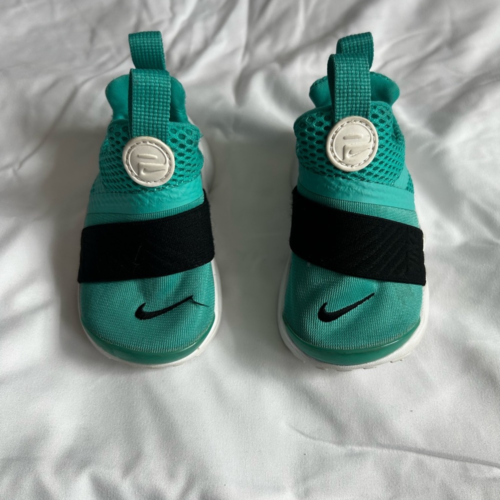 Nike Kids Teal and Black Sneakers